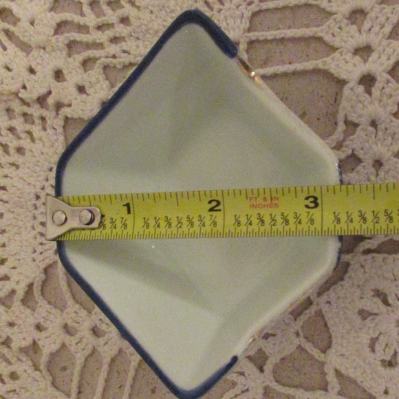 2 Hexagon shaped Japanese Imari dishes - Picture 5 of 6